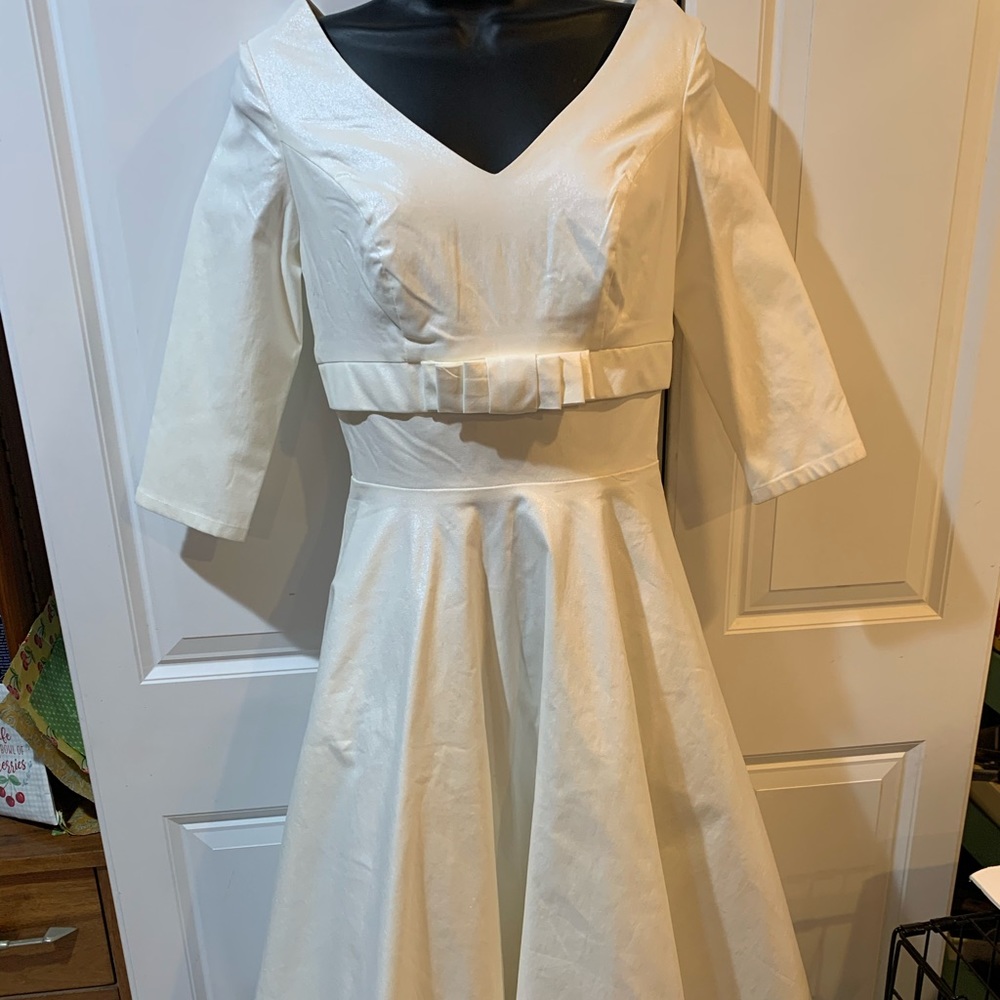 Classic V-Neck White Fit-and-Flare Dress with Bow Waist
